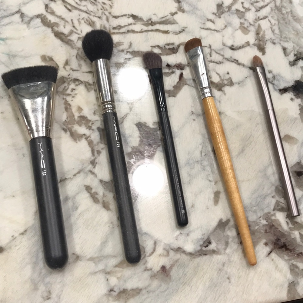 Makeup brushes